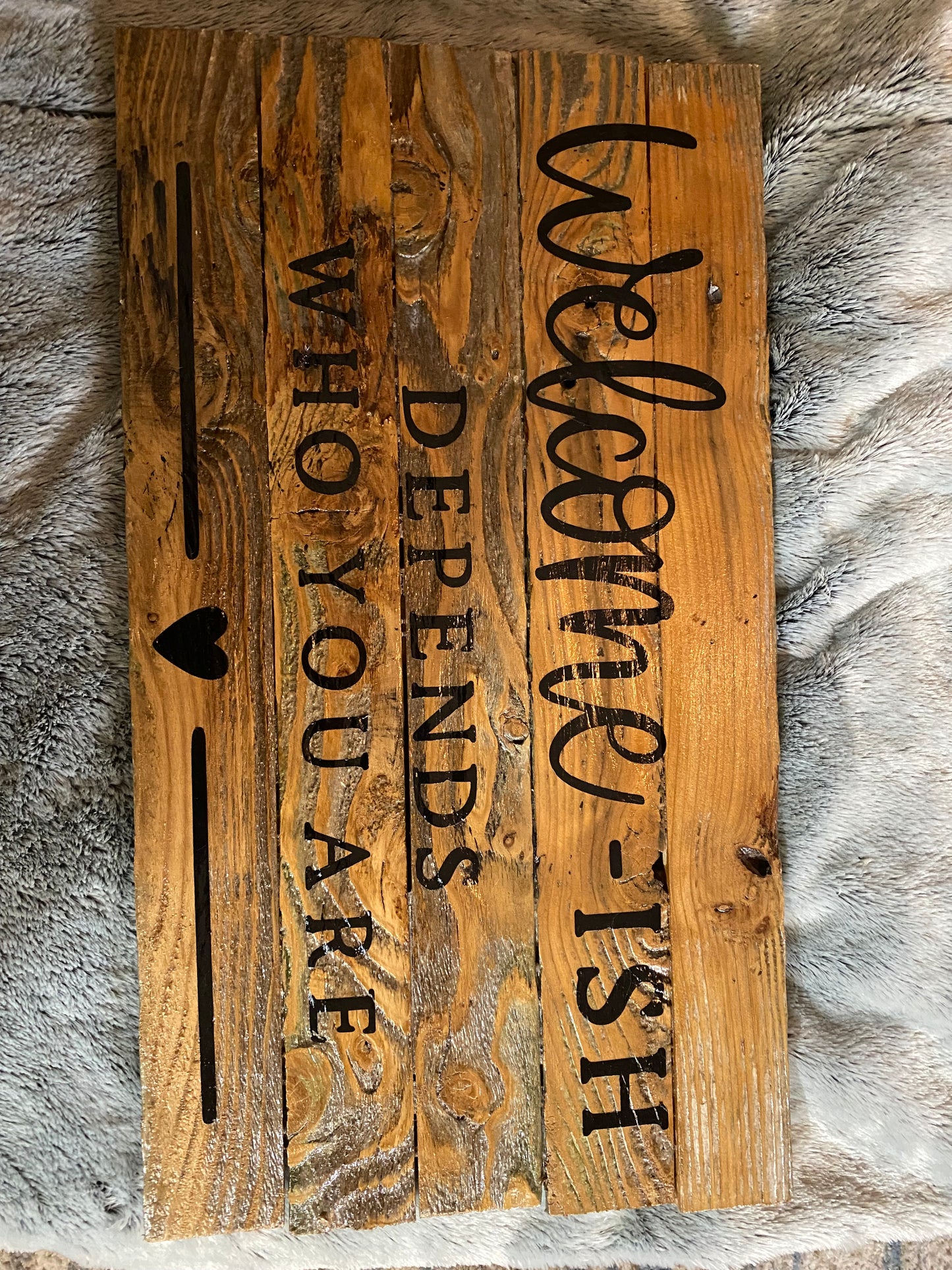 WOODEN PALLET WELCOME SIGN