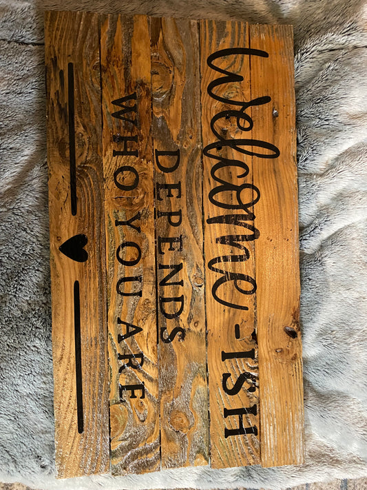 WOODEN PALLET WELCOME SIGN